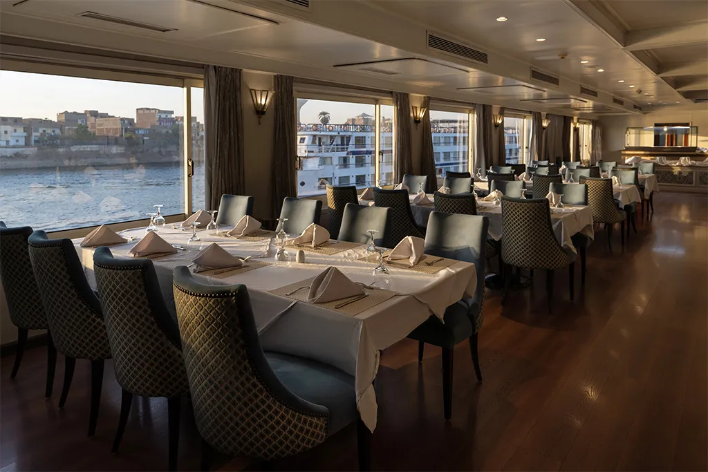 Restaurant aboard the Da Vinci Nile cruise